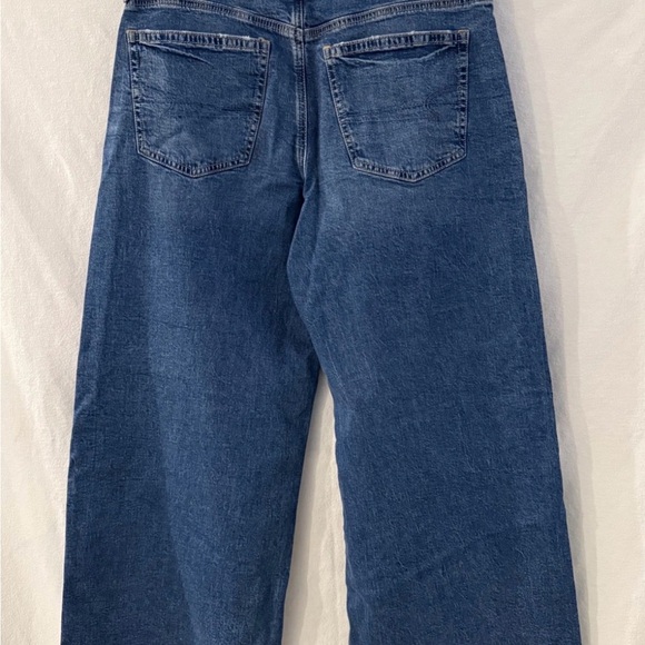 American Eagle Outfitters AE Ultra wide leg, low-rise Jeans 8 short - Picture 9 of 12
